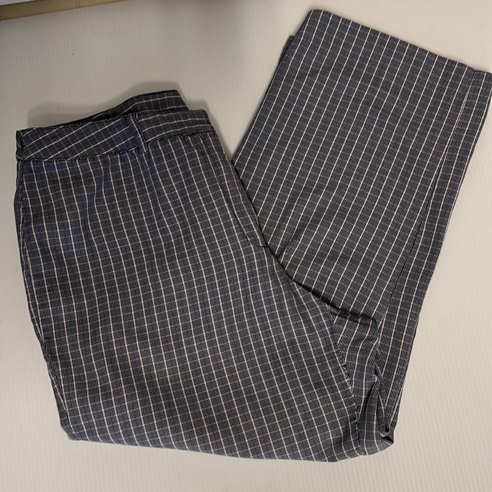 Evan-Picone size 10 gray multi colored capri pants
